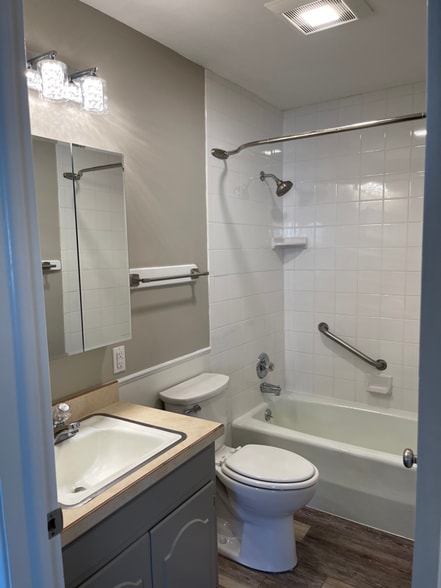 Building Photo - 1215 Walnut St