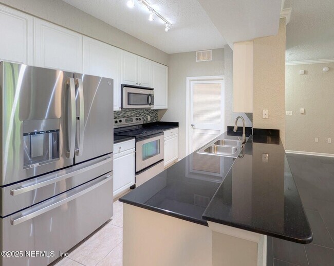 Building Photo - 1300 Riverplace Blvd
