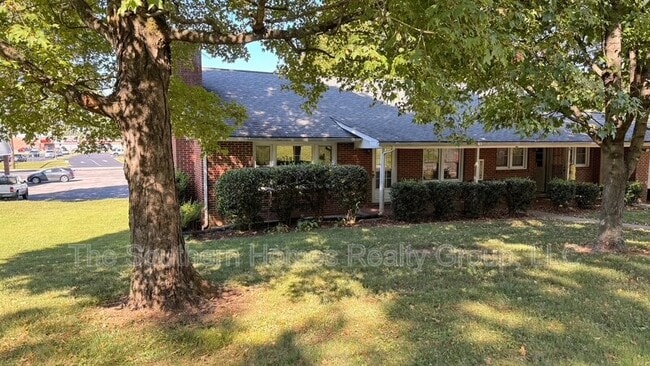 Building Photo - 1012 Wilson St