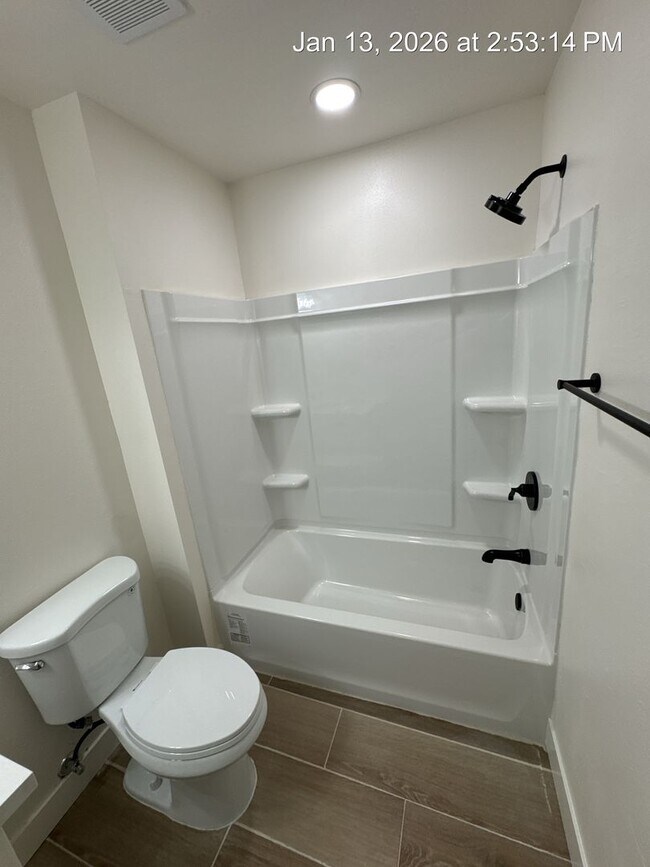 Building Photo - Charming Home Available Now!!