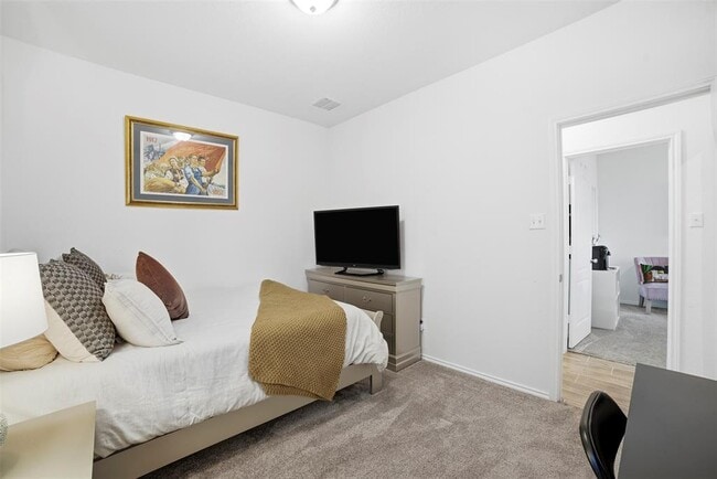 Building Photo - 517 Lady Swiss Ln