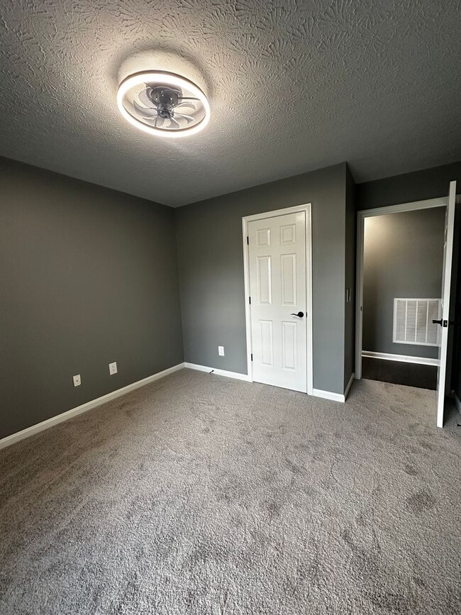 Building Photo - Fully Renovated in White House