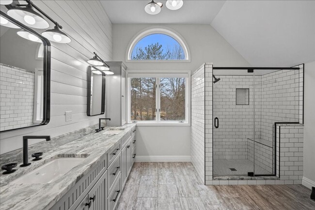 Building Photo - Spacious 4 Bedroom 4.5 Bath Rental in London Woods!