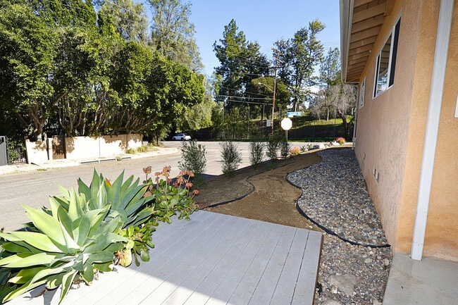 Building Photo - 4831 Canoga Ave