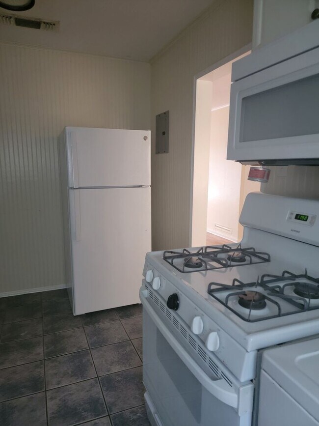 Building Photo - South Highlands 2bed/1bath