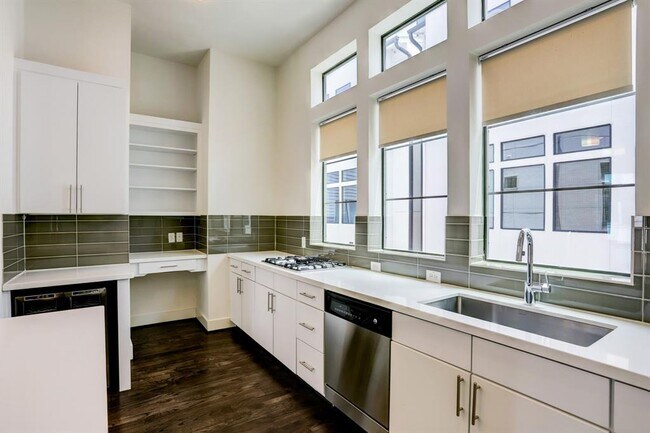 Building Photo - 2106 Colorado St