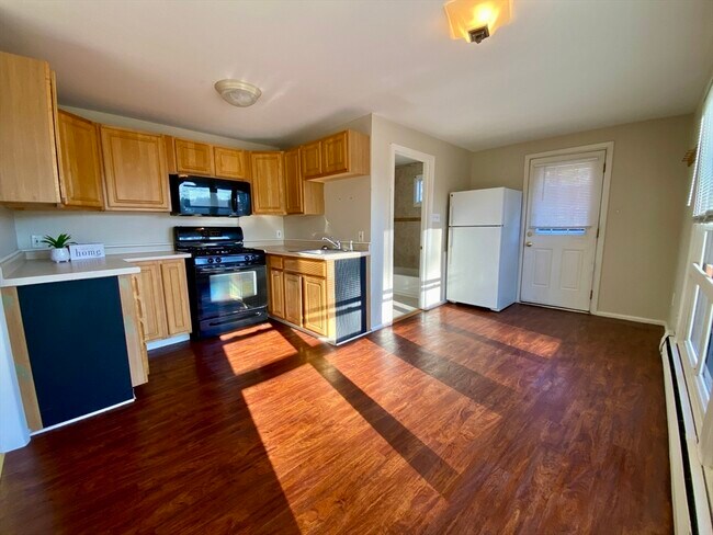 Building Photo - 12 Cedar St