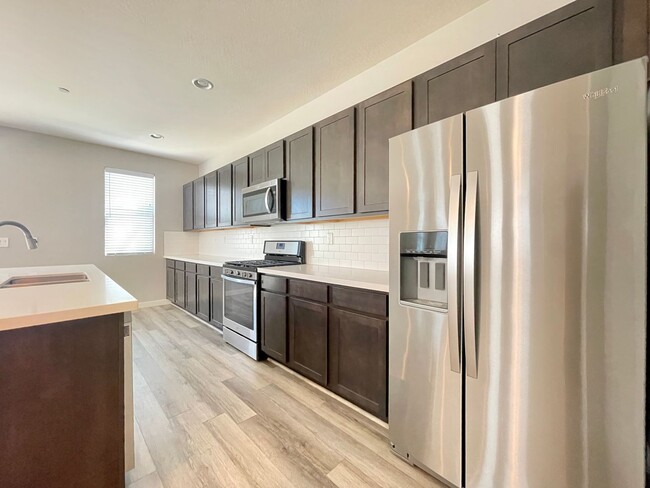 Building Photo - This spectacular 3-bed condo located acros...
