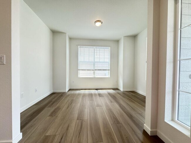 Building Photo - 4322 Fellows Dr