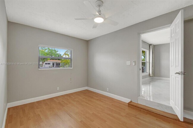 Building Photo - 320 NW 51st Ct