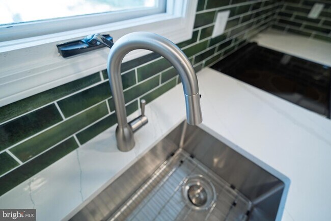 Building Photo - 218 Holly Ave