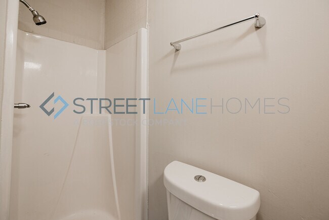 Building Photo - Charming 4 Bedroom in Columbus!