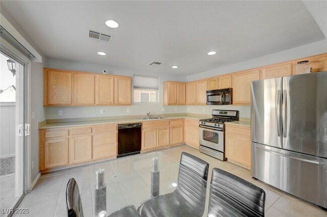 Building Photo - 2586 Begonia Valley Ave