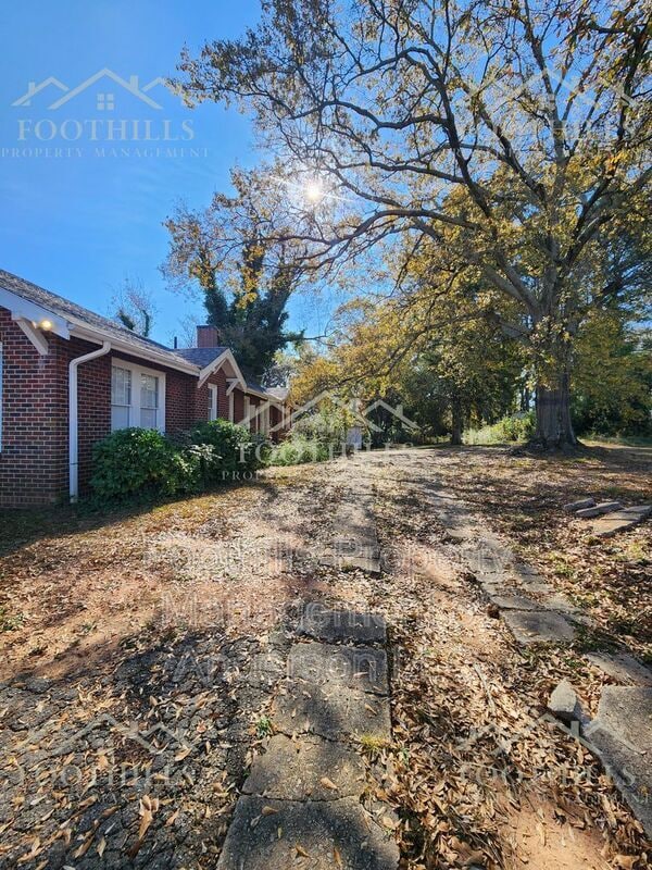 Building Photo - 306 E Calhoun St