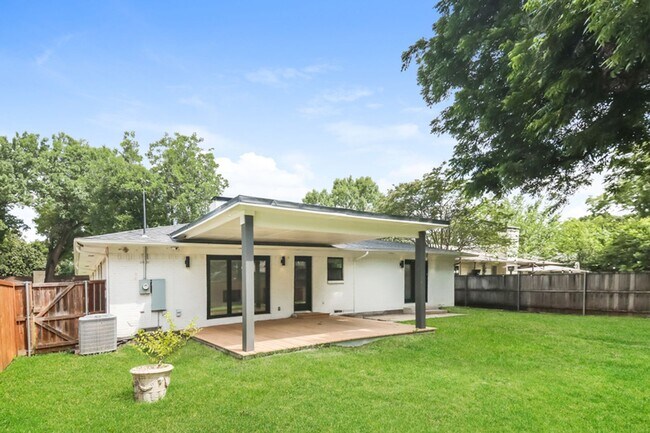 Building Photo - 7412 Fenton Dr