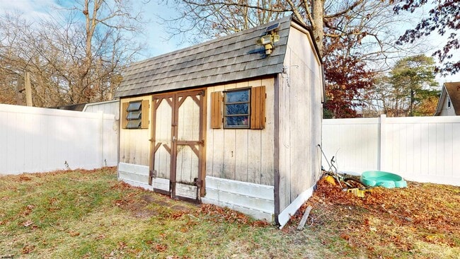 Building Photo - 450 Redwood Ave