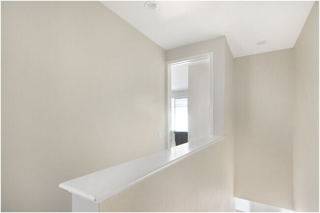 Building Photo - Townhome in Trabuco Canyon!