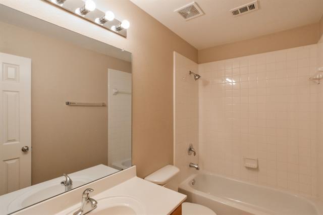 Building Photo - 9810 Walnut Hill Dr