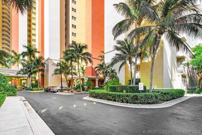 Building Photo - 2640 Lake Shore Dr