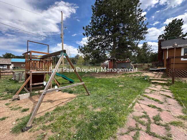 Building Photo - "Charming 3-Bedroom Retreat in Scenic Evergreen!