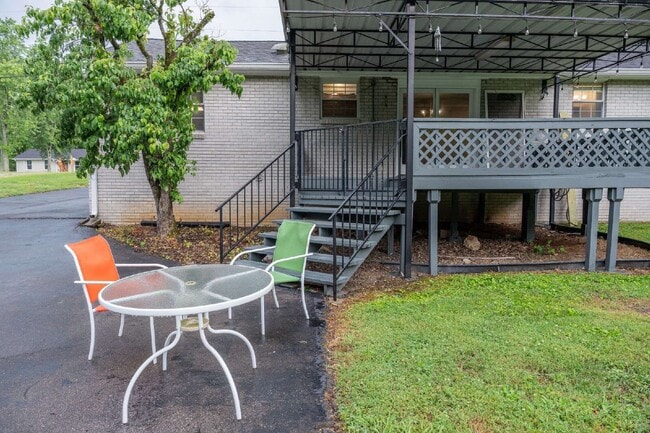 Building Photo - 207 Whitnel Dr