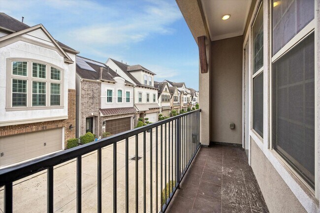 Building Photo - 8304 Hillendahl Blvd