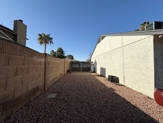 Building Photo - 6502 E Grandview Dr
