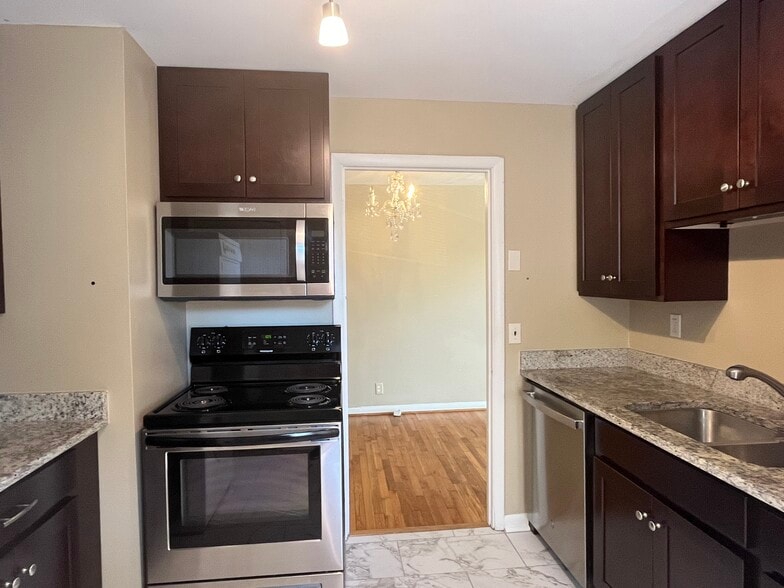 Building Photo - 3003 Oakland Ave