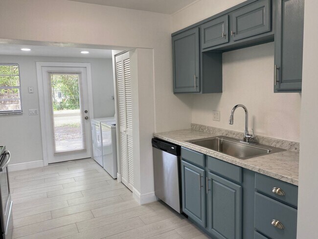 Building Photo - Renovated 2/1 Fenced in Duplex - Mead Garden/Winter Park