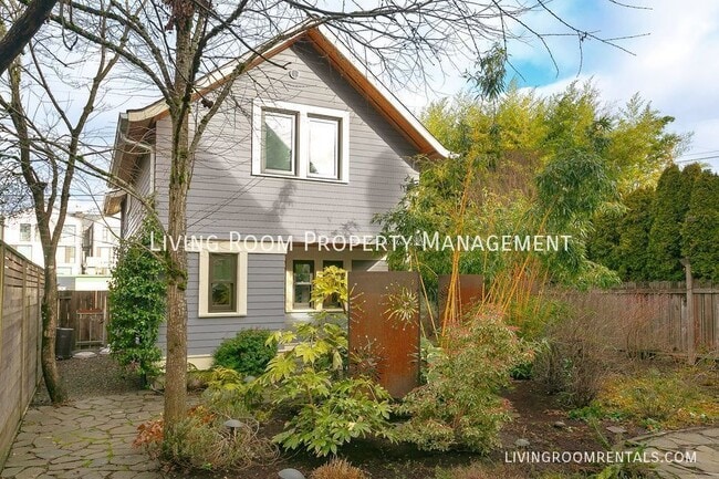 Building Photo - 1501 SE Holly St