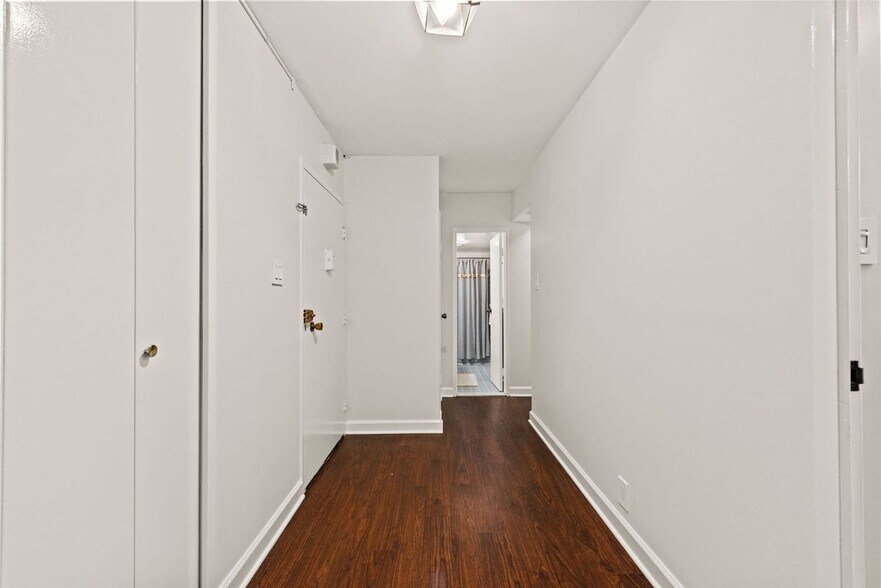 Building Photo - 4201 Cathedral Ave NW