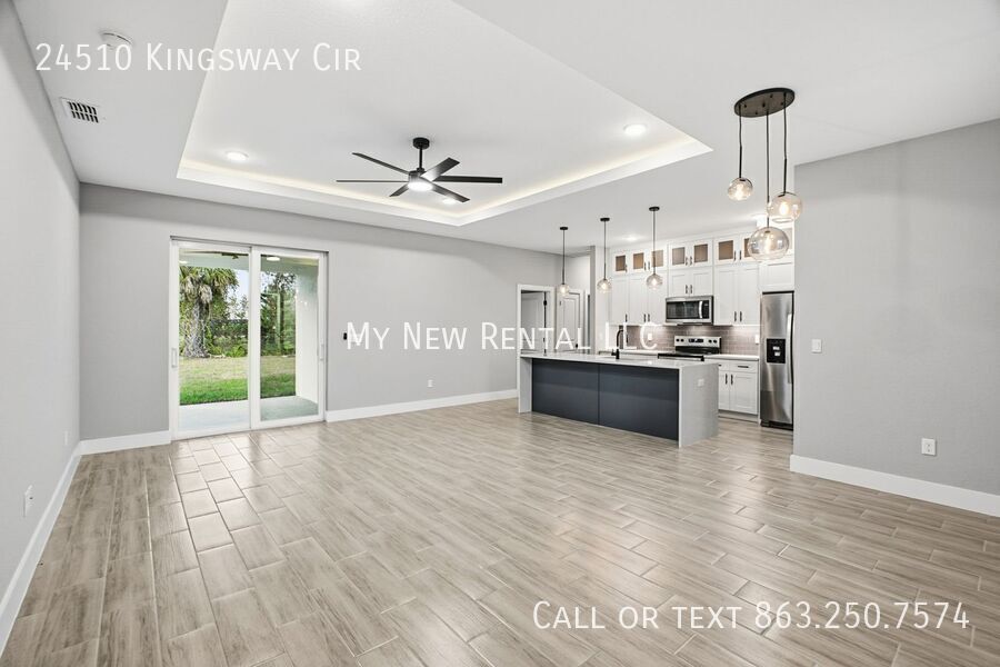 Building Photo - 24510 SW Kingsway Cir