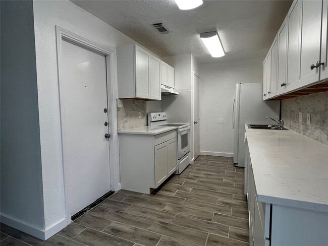 Building Photo - 4434 Donalbain Dr