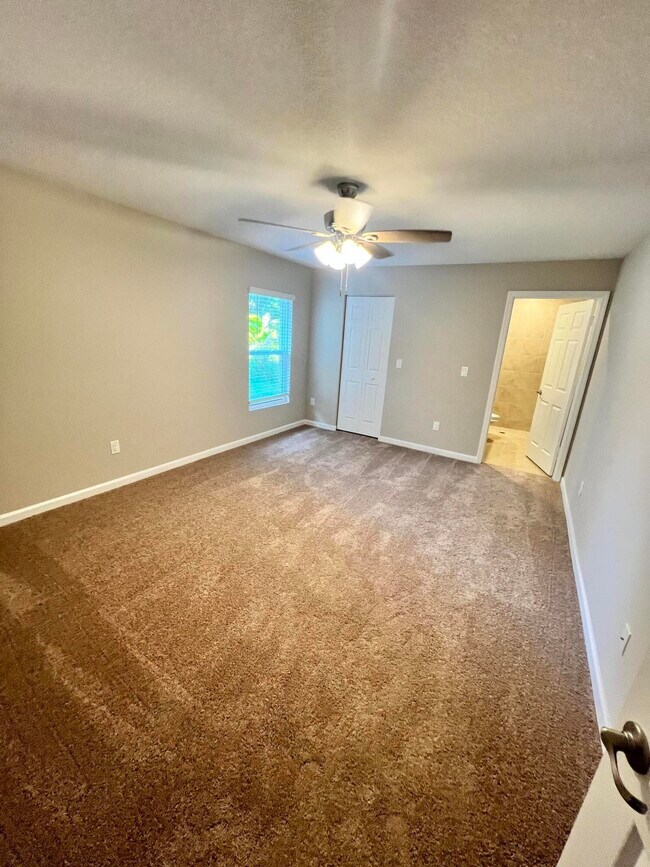 Building Photo - 5951 NW Baynard Dr