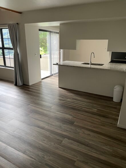 Building Photo - 2675 S Xanadu Way