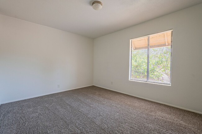 Building Photo - 5869 N 59th Dr