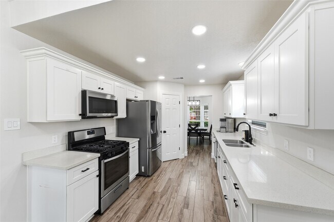 Building Photo - 5234 Findlay Dr