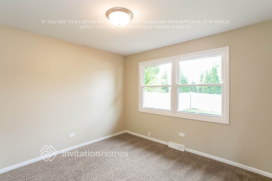 Building Photo - 6425 180th Pl