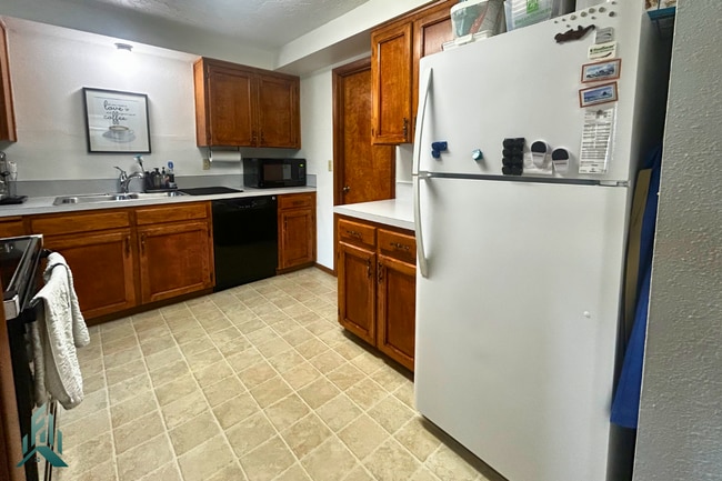 Building Photo - Witham Hill Townhome