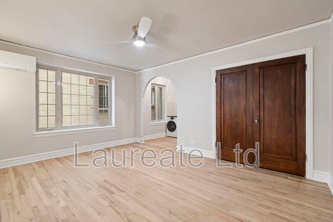 Building Photo - 1050 N Pearl St