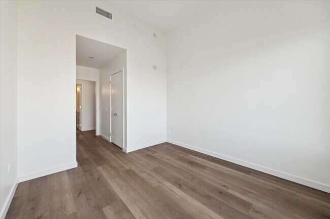 Building Photo - 1 Riva Row