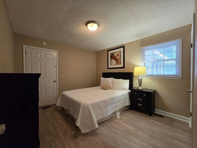 Building Photo - 1565 Jefferson Rd