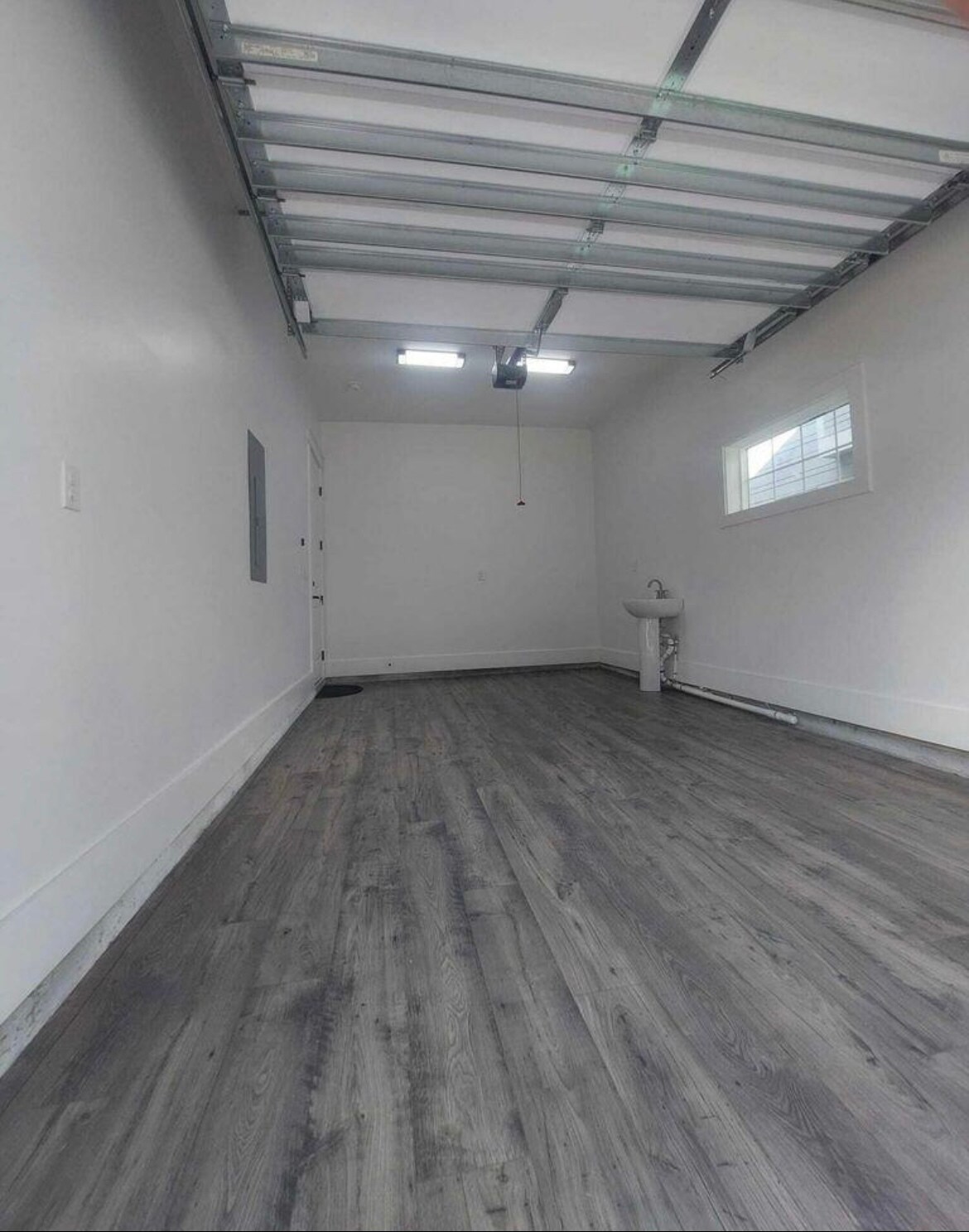 Building Photo - 219 Rearden Way