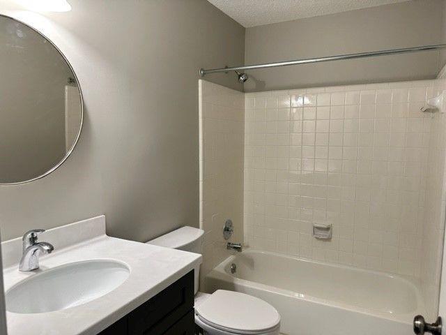 Building Photo - 28 Middleton Ct