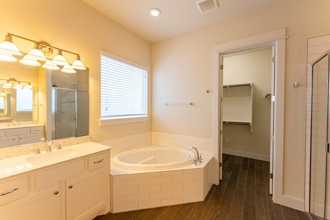 Building Photo - Spacious, Stylish, and Perfectly Located 3 Bedrooms, 2.5 Bathrooms in North Shields!!!