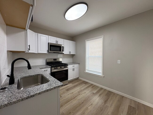 Building Photo - 2 bed, 1 bath home in the heart of Central St. Louis City, moments from Forest Park, Barnes Jewis...