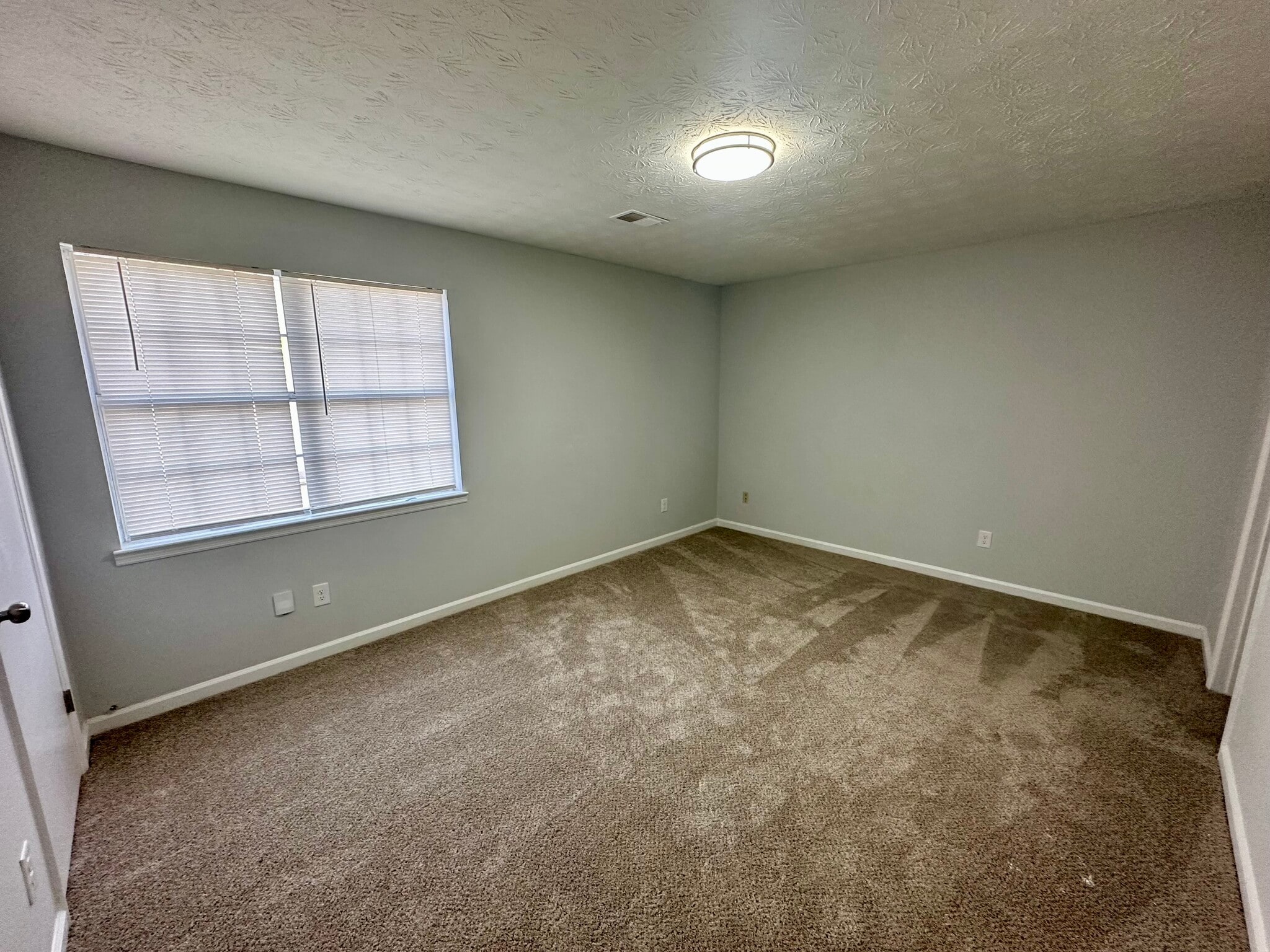 Building Photo - 1749 Hunting Creek Dr SE