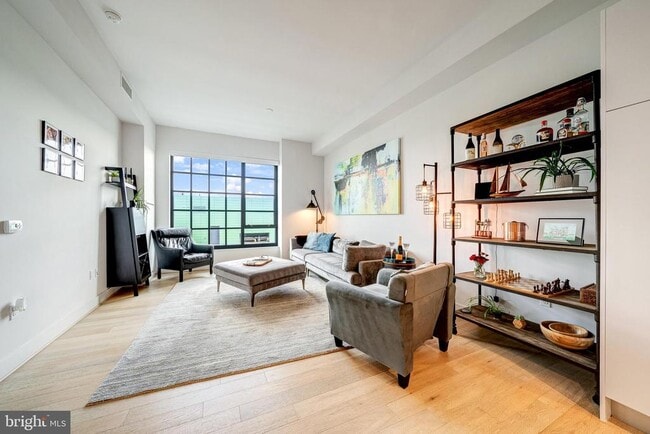 Building Photo - 45 Sutton Square SW