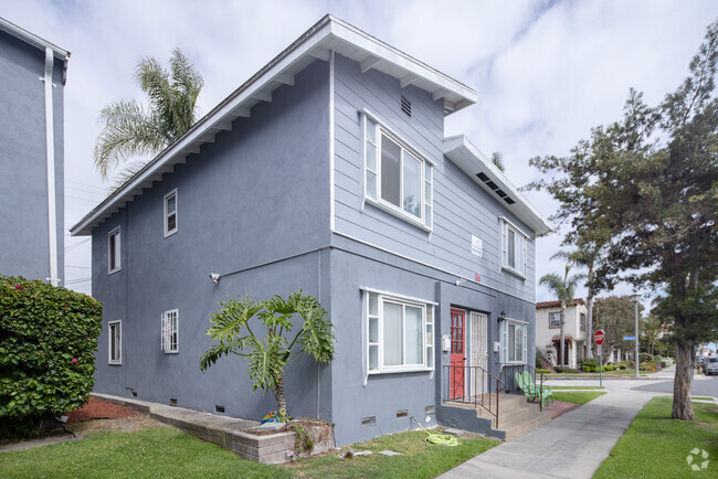 Large Windows Provide Abundant Light to Tenants - The Toledo