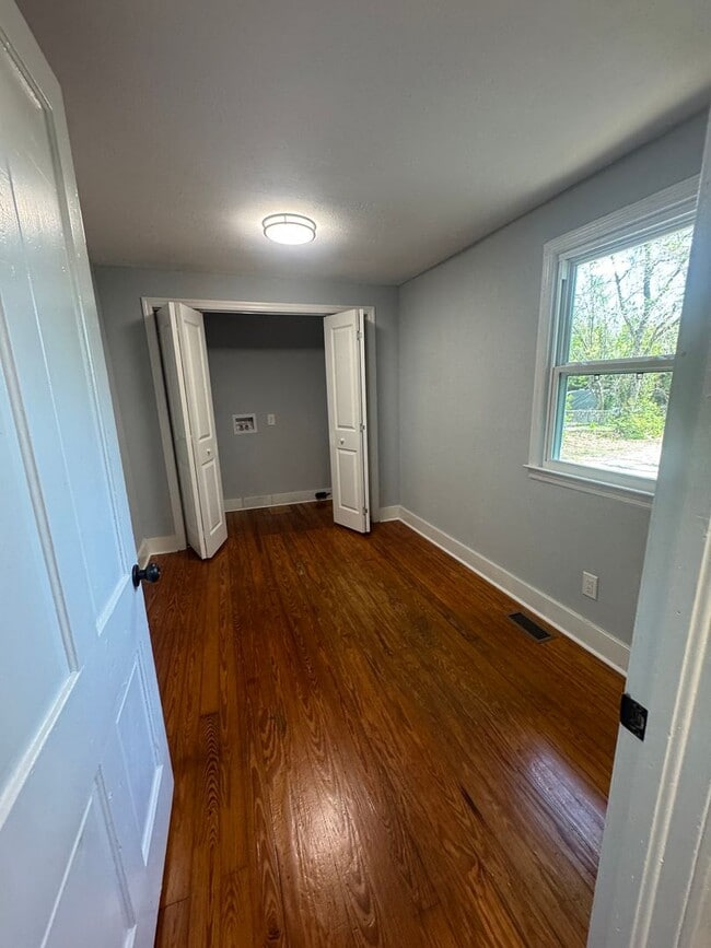 Building Photo - Charming 3-Bedroom Cottage With Modern Updates